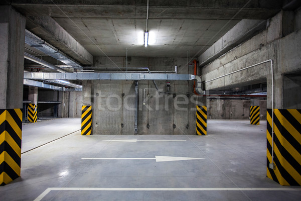 Subteran garaj interior afaceri constructii construcţie Imagine de stoc © BrunoWeltmann