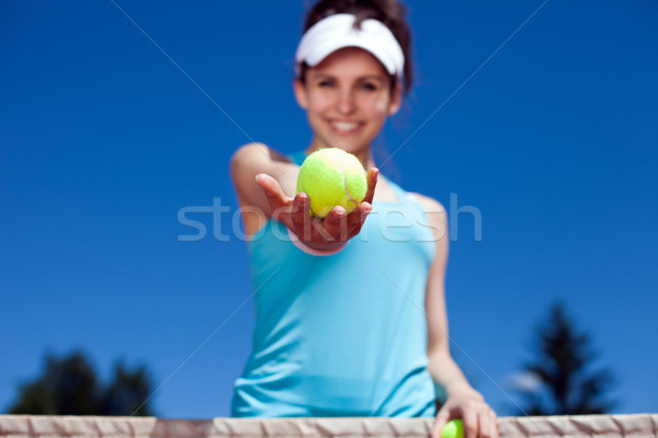 Foto stock: Feminino · jogar · tênis · quadra · de · tênis · mulher · menina