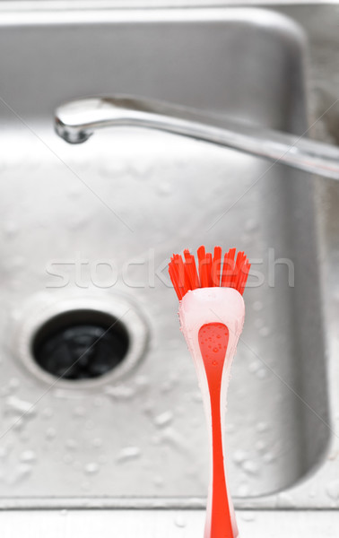 Mosogató fényes piros mosogatás ecset acél Stock fotó © bryndin
