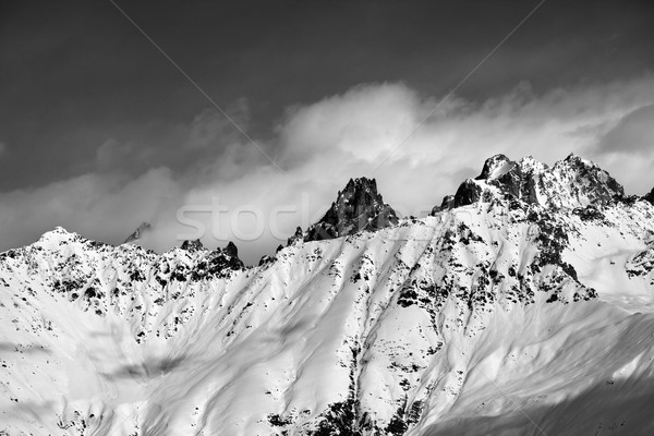 Schwarz weiß Schnee Berghang Wolken Ansicht Ski Stock foto © BSANI