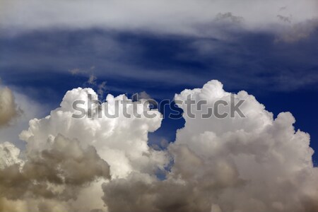 Blue Sky nori peisaj fundal spaţiu nor Imagine de stoc © BSANI