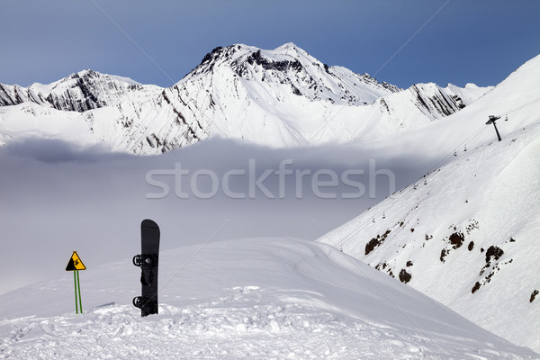 [[stock_photo]]: Avertissement · chantent · planche · à · neige · pente · caucase · montagnes