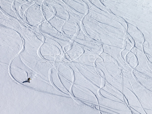 Snowboarder aus Steigung Schnee top Ansicht Stock foto © BSANI