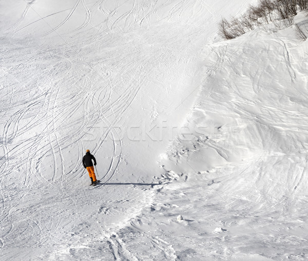 Skifahrer Skipiste Sonne Winter Tag sonnig Stock foto © BSANI
