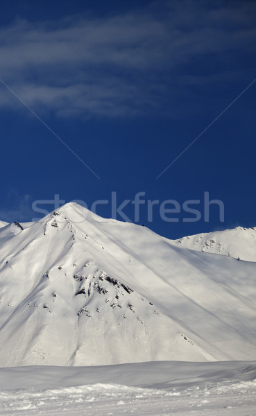 Skipiste blauer Himmel Wolken Berge Stock foto © BSANI