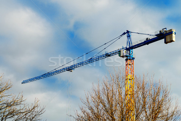 építkezés állvány felhős égbolt fölött fa Stock fotó © bubutu