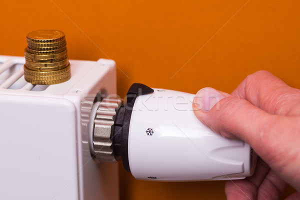 Radiátor termosztát érmék kéz barna beállítás Stock fotó © bubutu