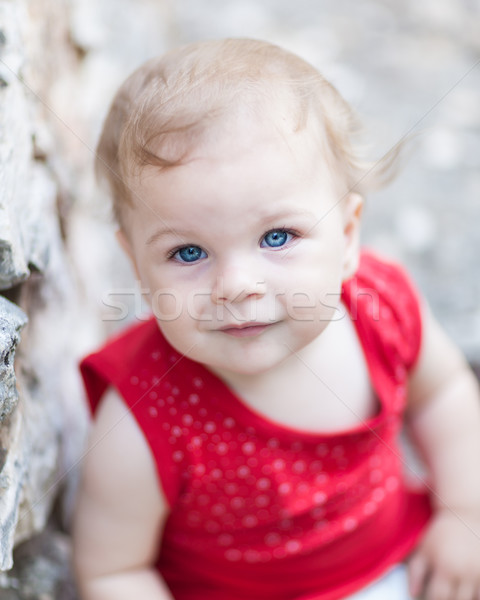 Aranyos kislány sekély mező nagy kék szemek Stock fotó © bubutu