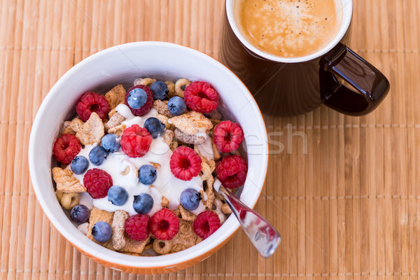 Zdrowych śniadanie musli kawy płatki kukurydziane świeże Zdjęcia stock © bubutu