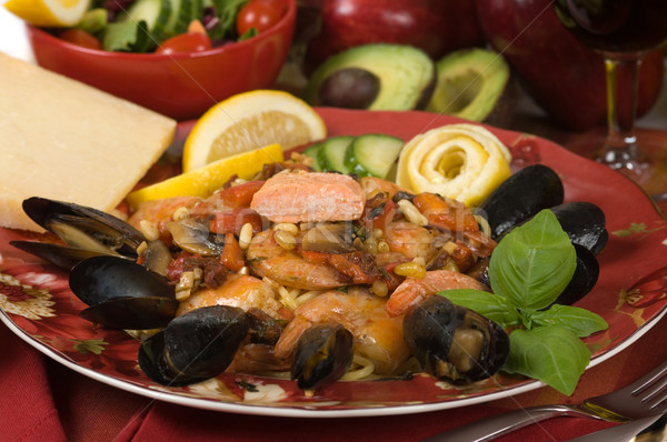 Frutti di mare cena gamberetti salmone sole pomodori secchi Foto d'archivio © BVDC