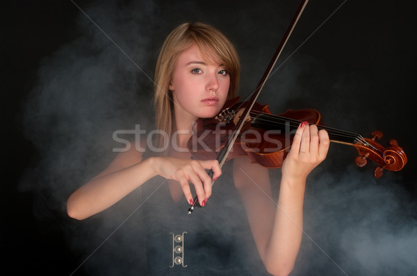 Vioară joc fată fum Teen adolescent Imagine de stoc © BVDC