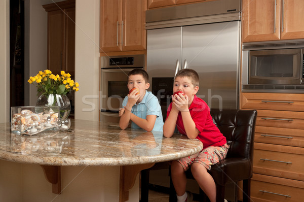 Eszik alma gyerekek almák konyha étel Stock fotó © BVDC