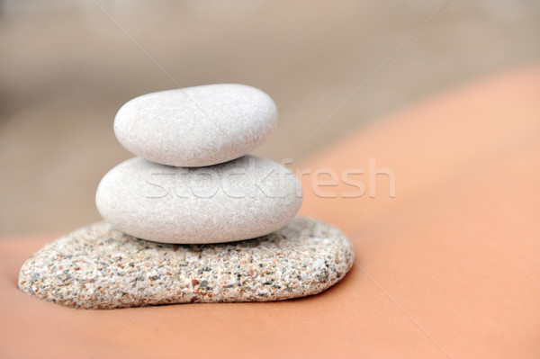 Gorzki kamienie ciało dziewczyna kobieta strony Zdjęcia stock © byrdyak
