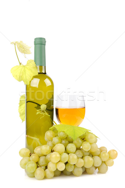 Foto stock: Garrafa · de · vinho · vidro · uvas · isolado · branco · comida