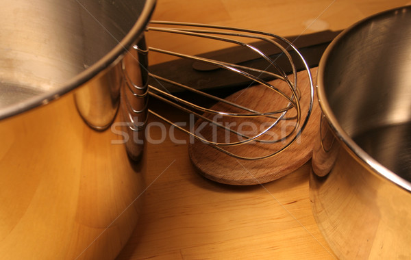 Gotowania pomocy różny narzędzia posiedzenia drewniany stół Zdjęcia stock © ca2hill