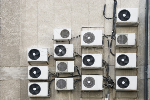 Klimatyzator ściany starych technologii lata Zdjęcia stock © caimacanul