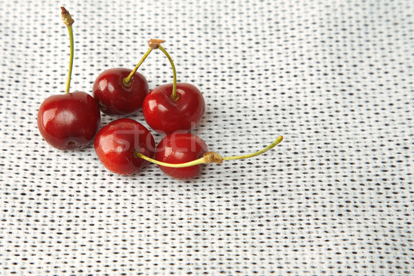 Sweet rouge cerises vue blanche [[stock_photo]] © caimacanul