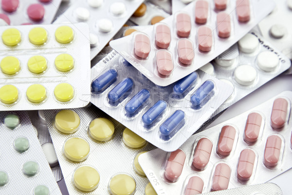 Gekleurd pillen witte medische wetenschap drugs Stockfoto © caimacanul