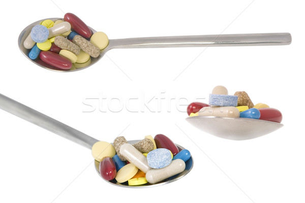 Foto stock: Três · ponto · ver · colher · de · chá · pílulas · cápsulas
