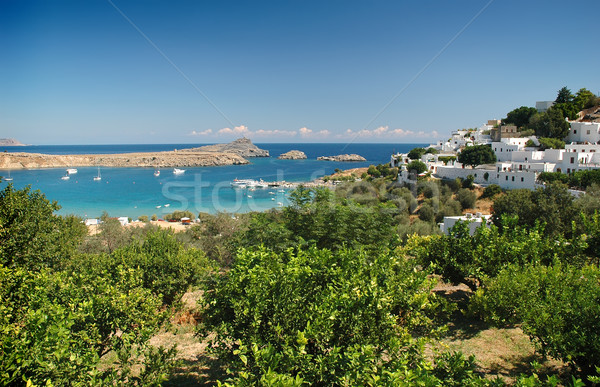 Cidade água paisagem mar árvores montanha Foto stock © Calek