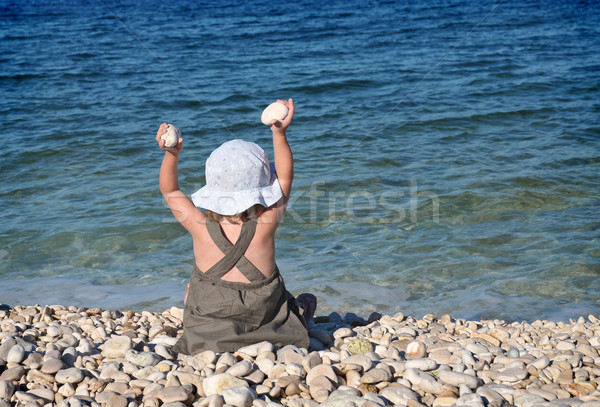 девочку сидят пляж счастливым природы лет Сток-фото © Calek