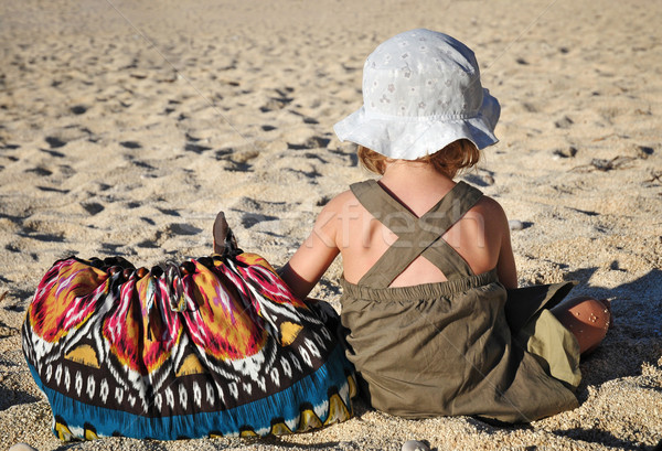 Stockfoto: Kind · zak · meisje · vergadering · strand · gelukkig