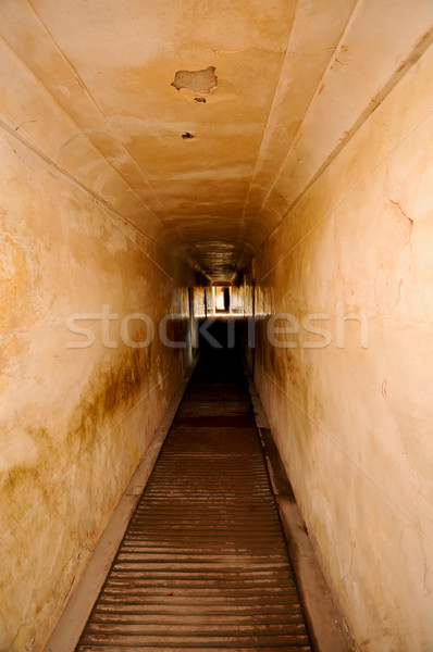 Tunel chihlimbar fort abstract lumina viaţă Imagine de stoc © calvste