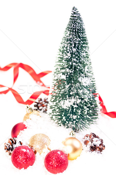 Klein kerstboom sneeuw Rood goud boom Stockfoto © calvste