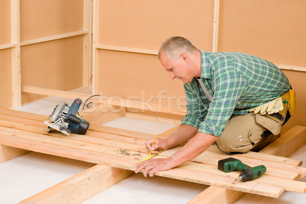 Stock fotó: Ezermester · lakásfelújítás · fapadló · rendbehoz · érett · installál