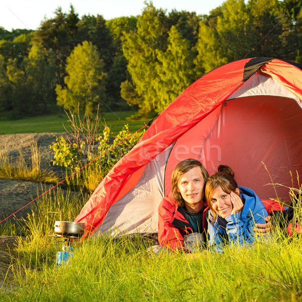 Foto stock: Camping · tenda · mulher · grama