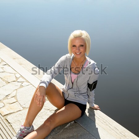 Sport Frau entspannen Pier Sitzung Wasser Stock foto © CandyboxPhoto