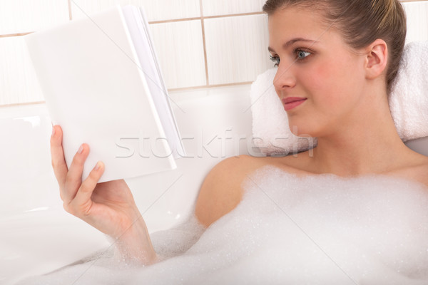 Corpo care lettura libro vasca da bagno Foto d'archivio © CandyboxPhoto