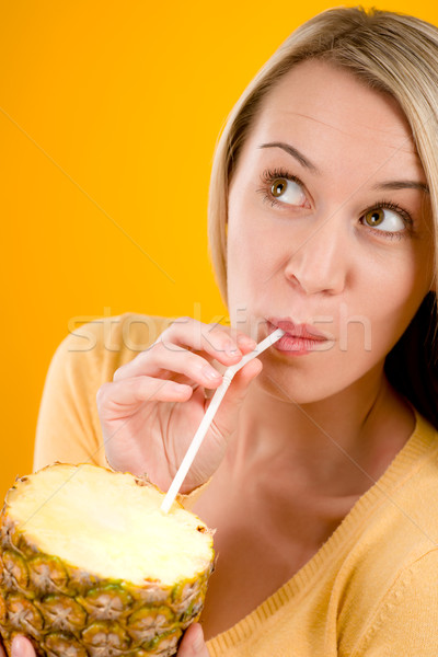 [[stock_photo]]: Femme · boire · jus · ananas · paille