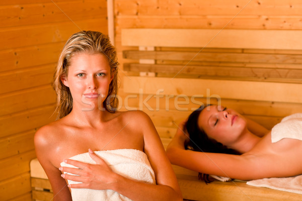 [[stock_photo]]: Sauna · deux · femmes · détente · transpiration · couvert · serviette
