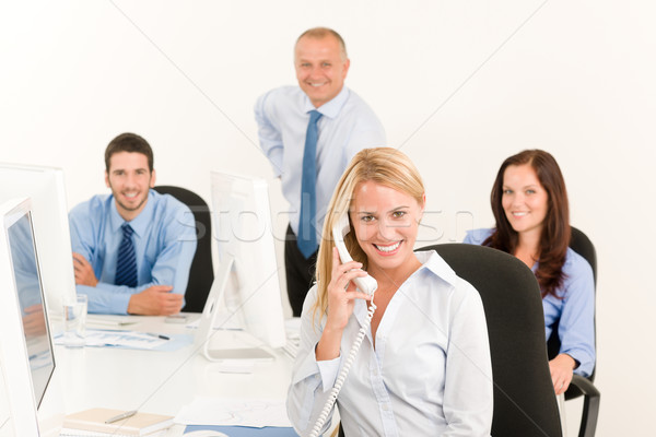 ストックフォト: ビジネスチーム · かなり · 女性実業家 · 呼び出し · 電話 · 幸せ