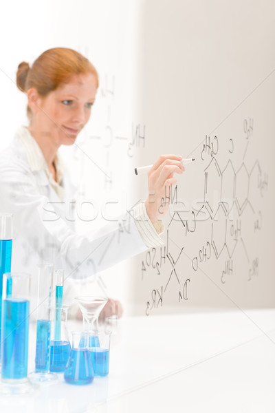 Foto stock: Mujer · científico · laboratorio · escribir · químicos · fórmula
