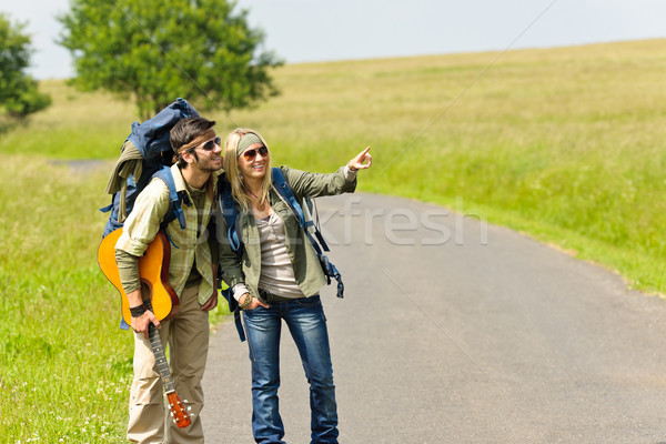 Foto stock: Senderismo · mochila · asfalto · carretera · soleado