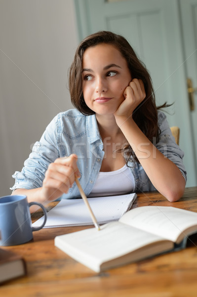 Plictisit student fată studiu acasă Imagine de stoc © CandyboxPhoto