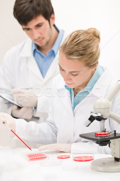 Grippe virus expérience scientifique laboratoire microscope [[stock_photo]] © CandyboxPhoto