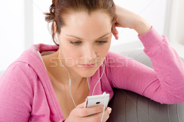 Mulher da aptidão ouvir música mp3 relaxar fitness Foto stock © CandyboxPhoto