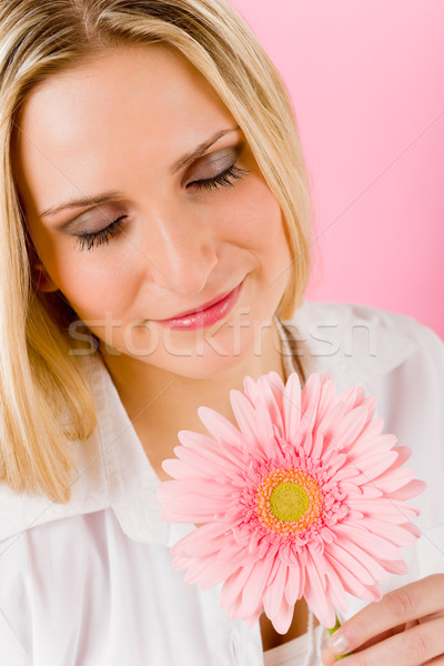 Stockfoto: Romantische · vrouw · houden · roze · daisy · bloem