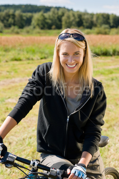 Mountain bike mulher jovem ensolarado feliz menina Foto stock © CandyboxPhoto