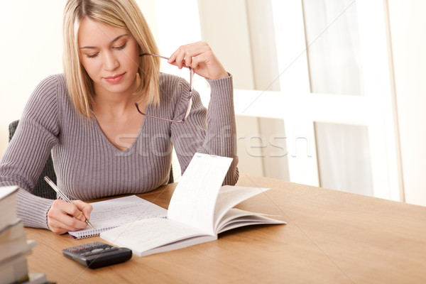 Student blond schrijven huiswerk vrouw pen Stockfoto © CandyboxPhoto