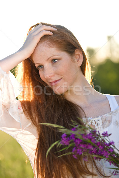 Longtemps femme bouquet fleur romantique [[stock_photo]] © CandyboxPhoto