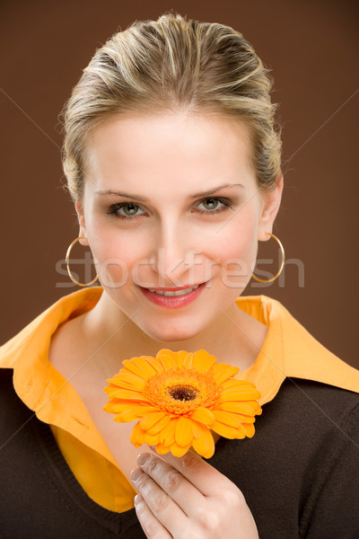 Blume romantischen Frau halten Gänseblümchen Porträt Stock foto © CandyboxPhoto