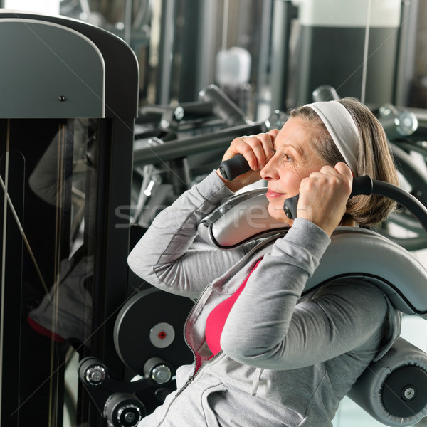 Fitness centre supérieurs femme exercice muscles Photo stock © CandyboxPhoto