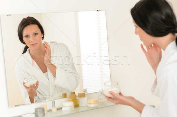 Mujer espejo reflexión bano mirando Foto stock © CandyboxPhoto