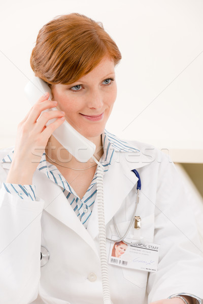 Lekarza biuro kobiet lekarz rozmowa telefoniczna Zdjęcia stock © CandyboxPhoto