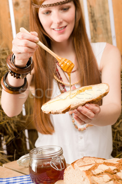 Hippie jonge vrouw ontbijt schuur jonge Stockfoto © CandyboxPhoto