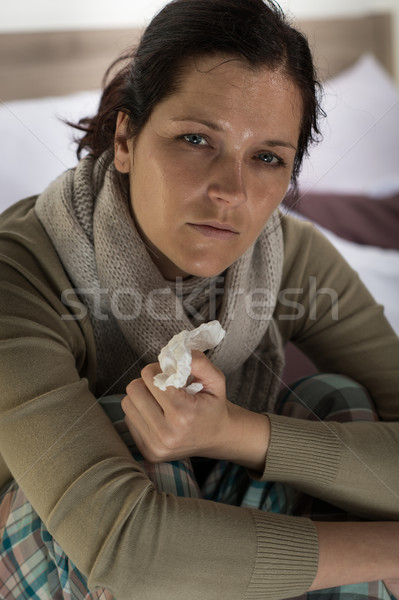 女性 発熱 発汗 若い女性 ホーム 痛み ストックフォト © CandyboxPhoto